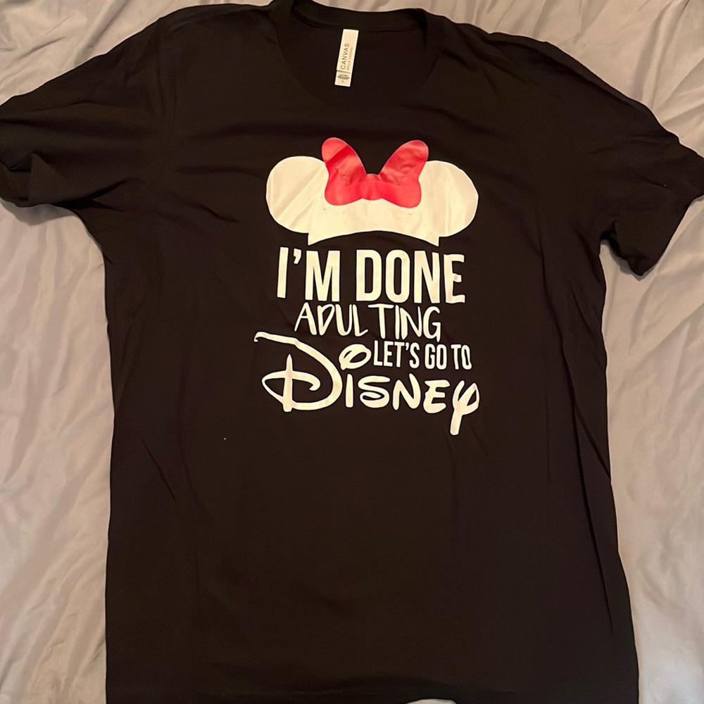 DISNEY tshirt L